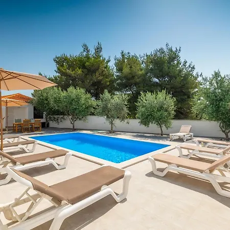 2217 * メドゥリン