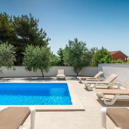 2217 * メドゥリン