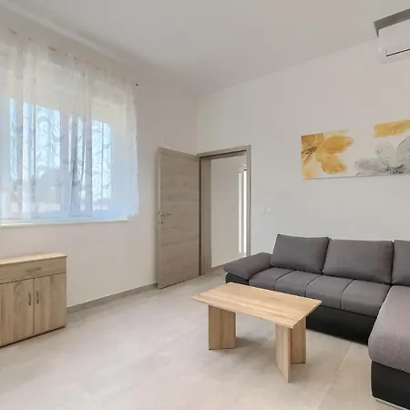 2217 アパート メドゥリン